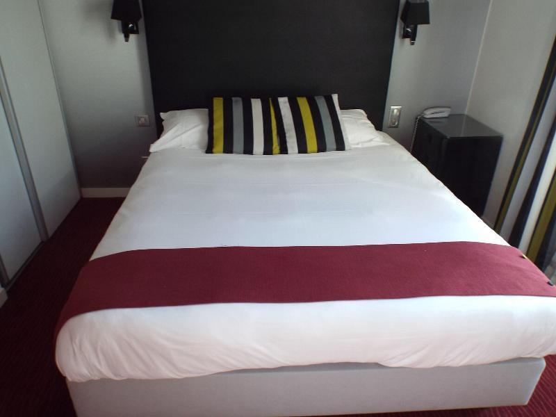 Logis Hotel Saint Martin Orléans Eksteriør billede